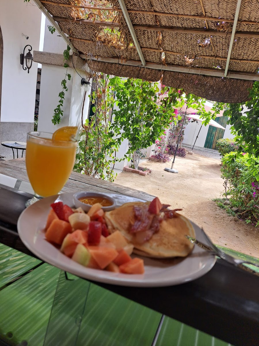 Derek Restaurant Photos 2